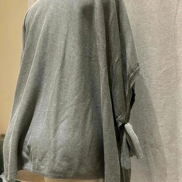 turtleneck with tie sides - Picture 4 of 5